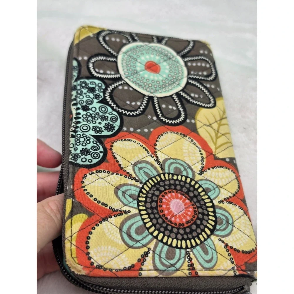 Vera Bradley Flower‎ Shower Wallet Zip Around Multicolor Floral Quilted Used